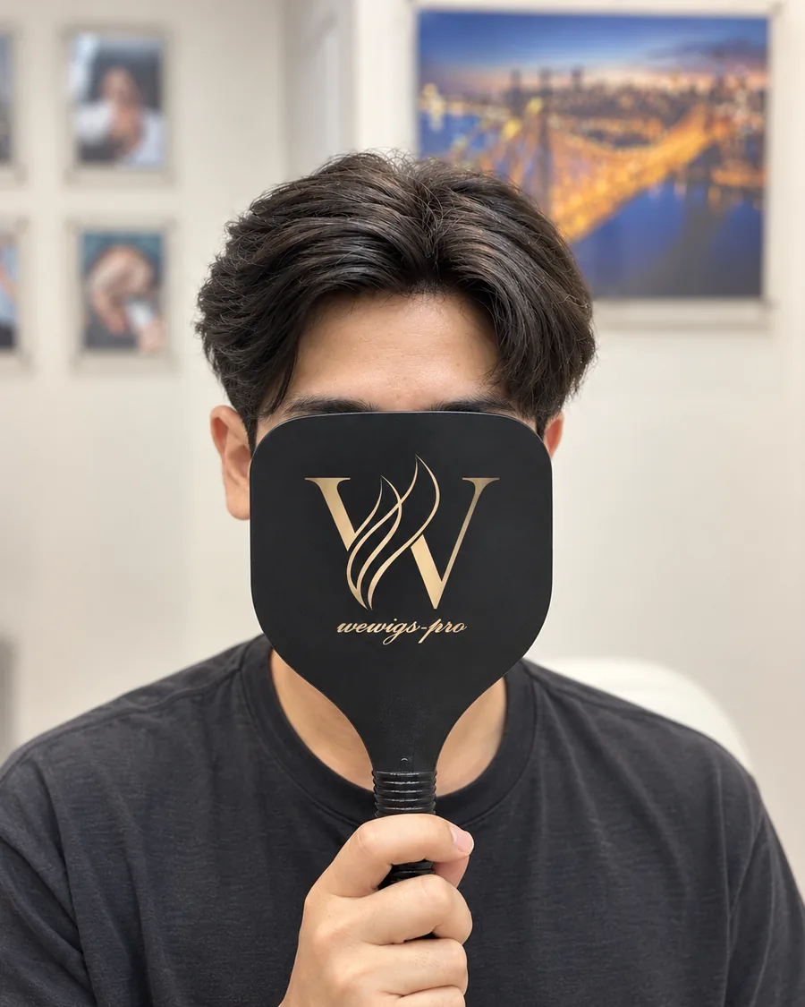หลังใส่แฮร์พีชผมแท้และเซ็ตทรงคอมม่าเกาหลีให้มีวอลลุ่ม ผมด้านบนดูหนาขึ้นและเป็นธรรมชาติ โดยช่างตัดผมชาย Wewigs Pro